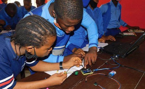 computer programming STEM class at clintonel