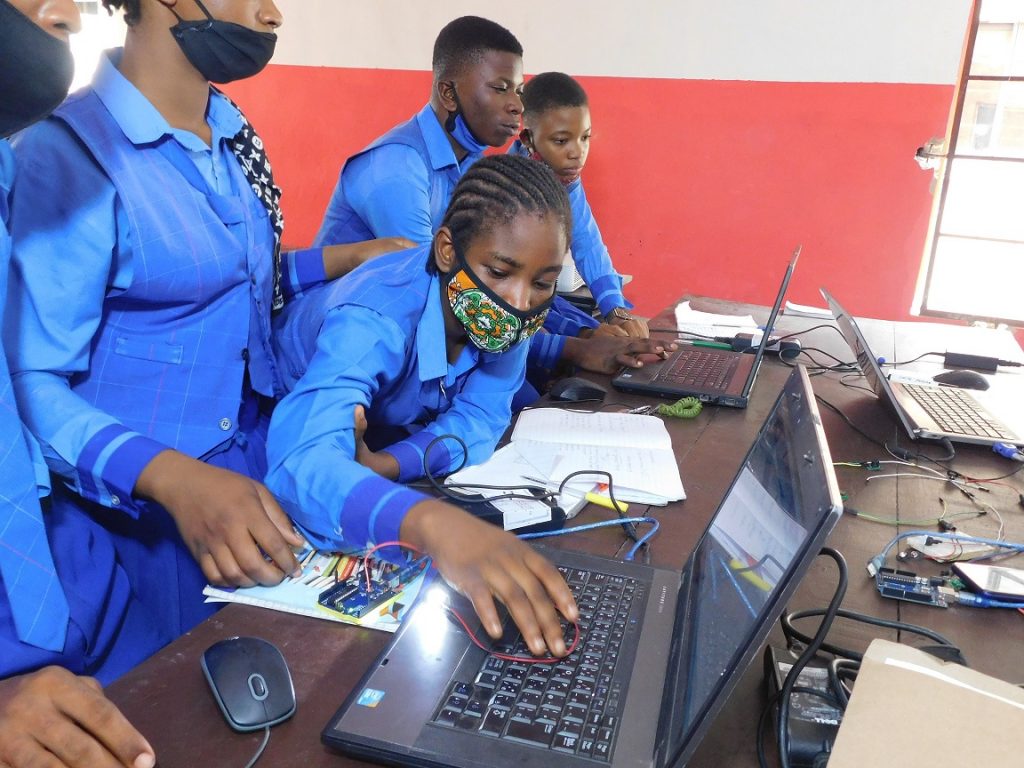 computer programming STEM class at clintonel